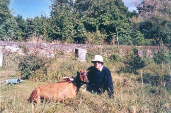 Sente de la chèvre qui bâille : Pâquerette et Jean, la farniente - Mireille Rousseau, 2002 Sente de la chèvre qui bâille : Pâquerette et Jean, la farniente - Mireille Rousseau, 2002